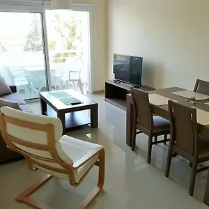 https://32-hill-court.hotelsatayianapa.com